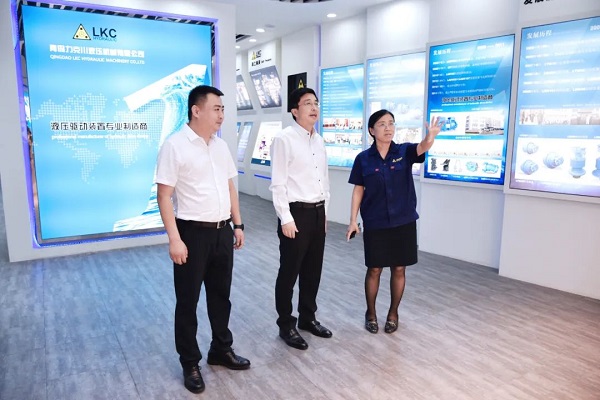 為高質量發展賦能!青島高新區李天傳主任至力克川液壓調研3.jpg 為高質量發展賦能!青島高新區李天傳主任至力克川液壓調研3.jpg